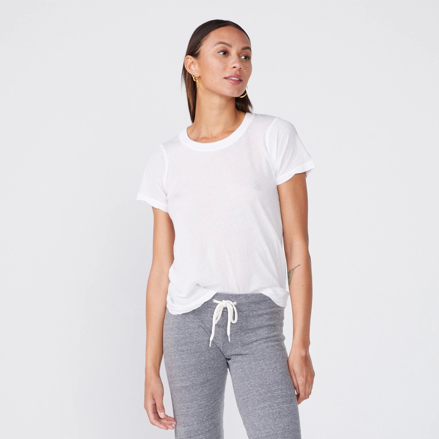 Smooth Fabric Tissue Fitted Crew Neck Tee