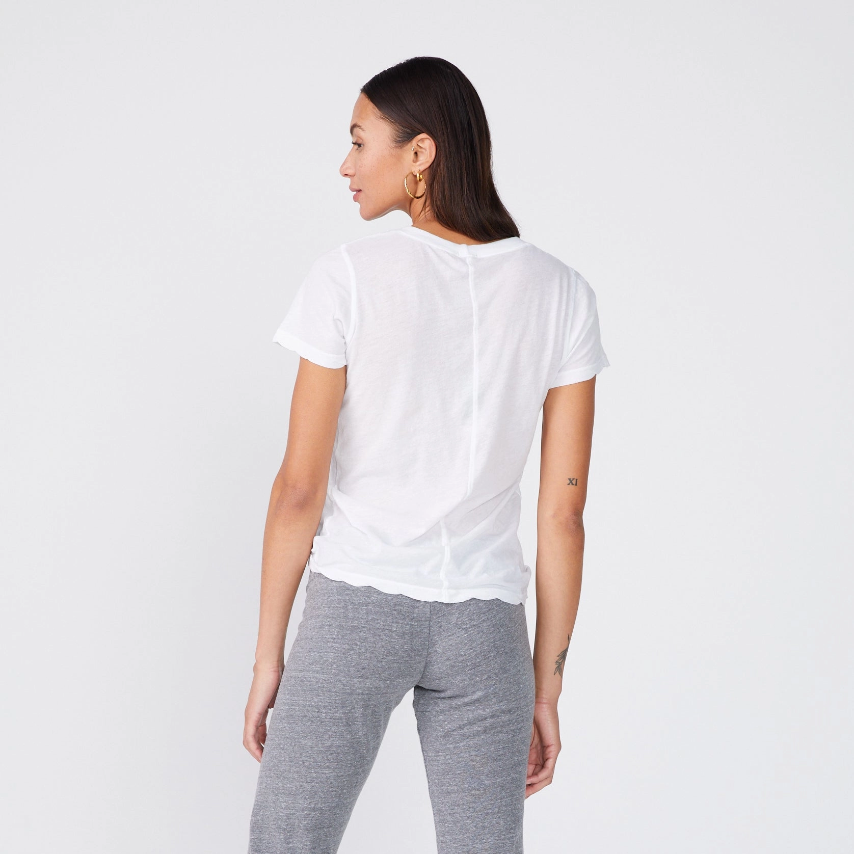 Smooth Fabric Tissue Fitted Crew Neck Tee