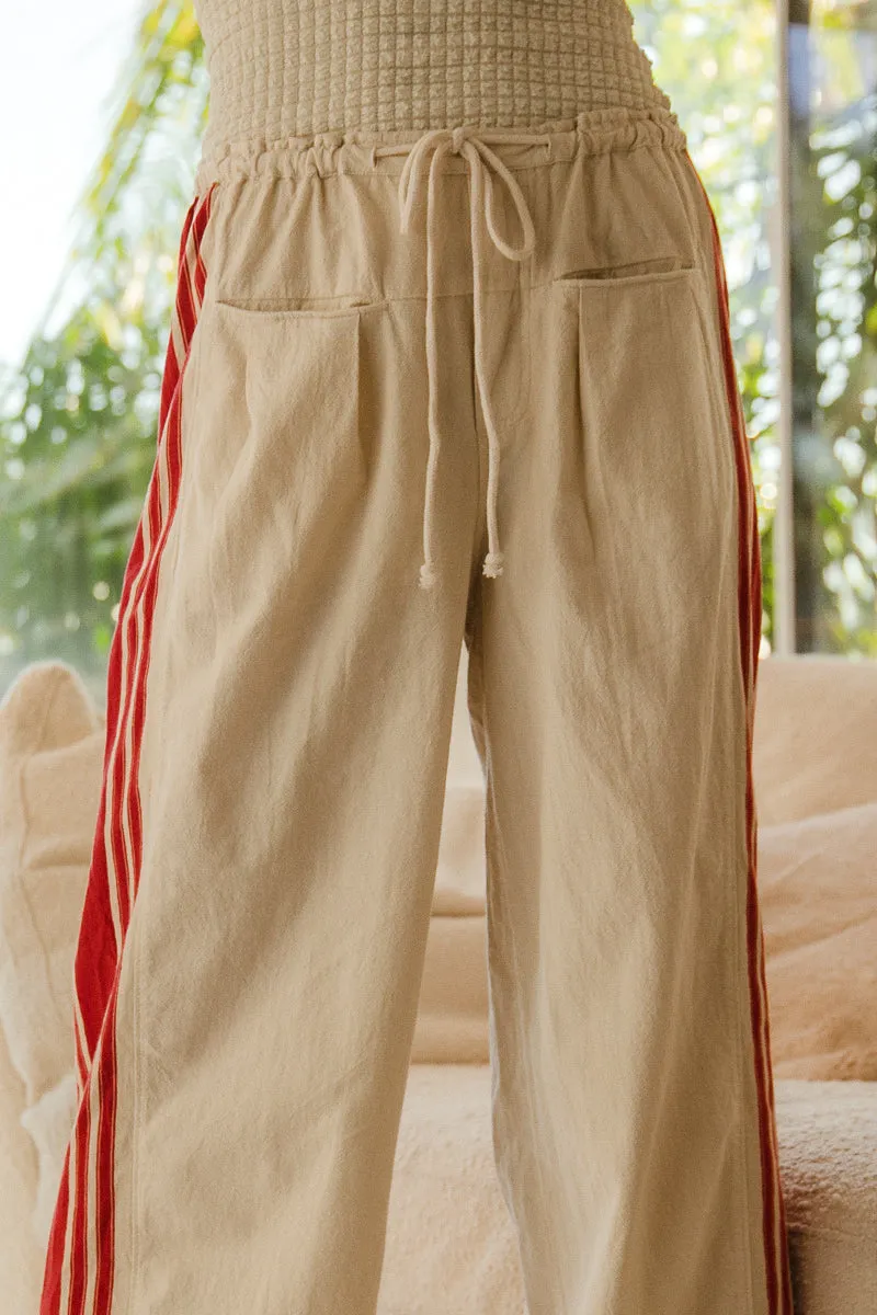 Soft Support Fashion-Forward IB1738-01 | SIDE CONTRAST AND TUCKING WELT POCKETS DETAIL DRAWSTRING WIDE PANTS