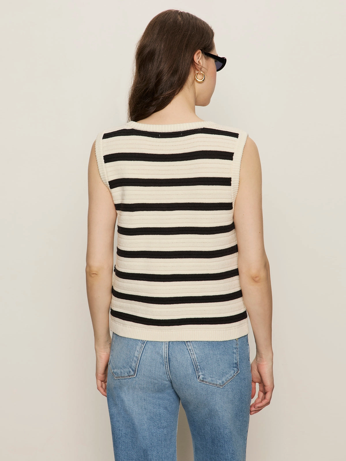 soft fit Textured Sweater Vest Macrame/ Black Stripe