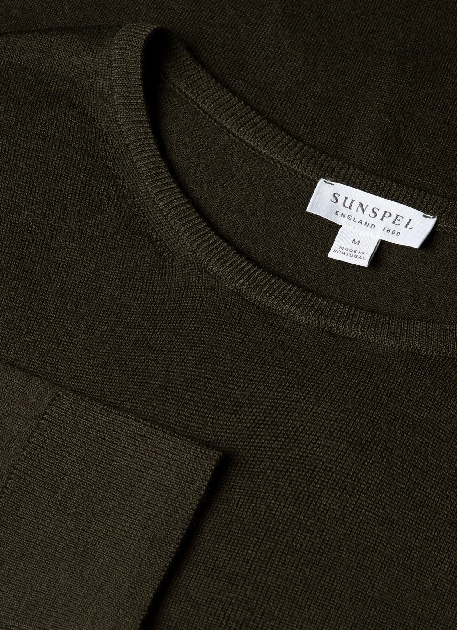 Solid Color Versatile Men's Extra-Fine Merino Crew Neck in Dark Green