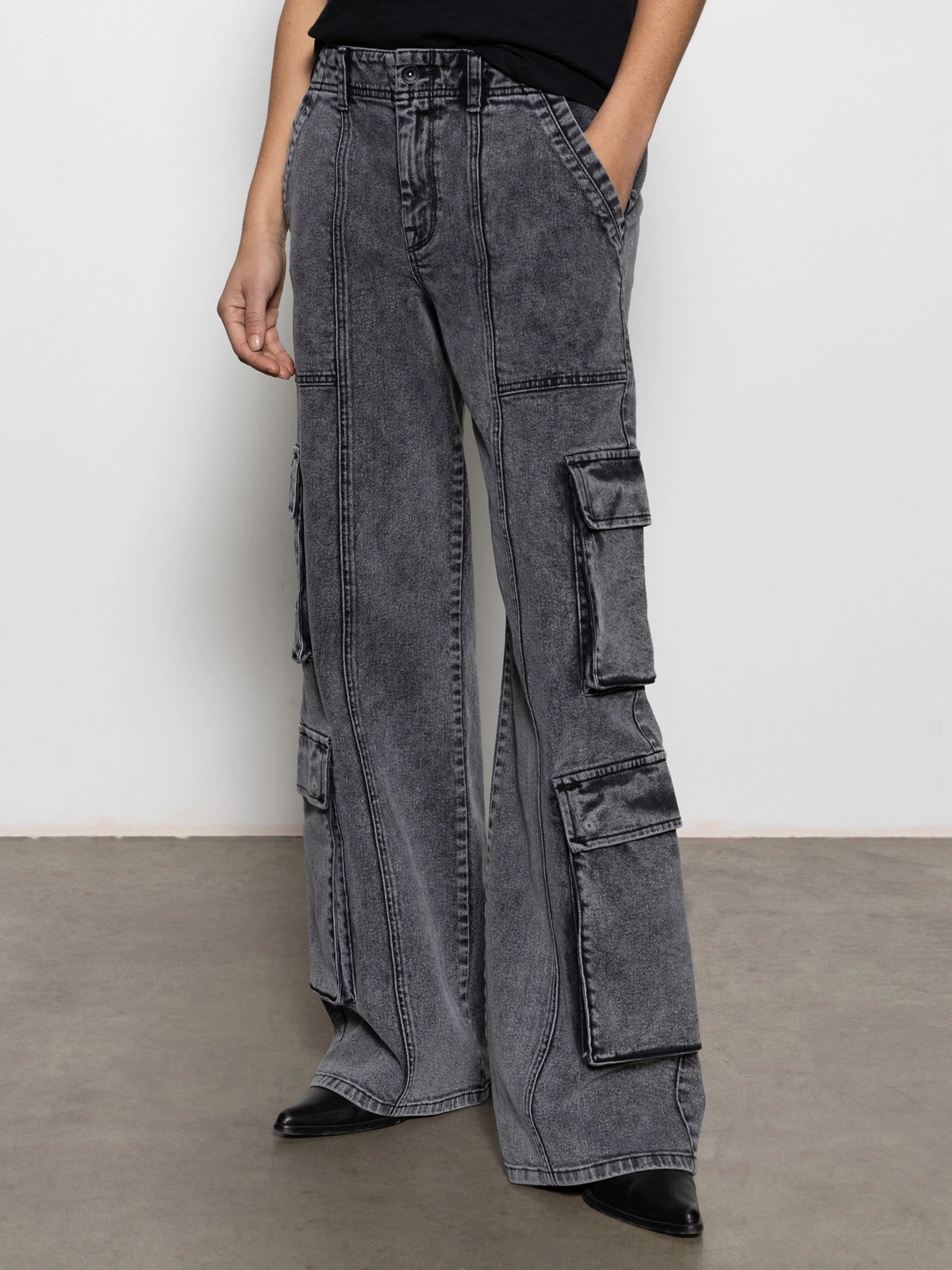 carrot cut Flattering Design Speed Standard Rise Denim Cargo Pant Odyssey