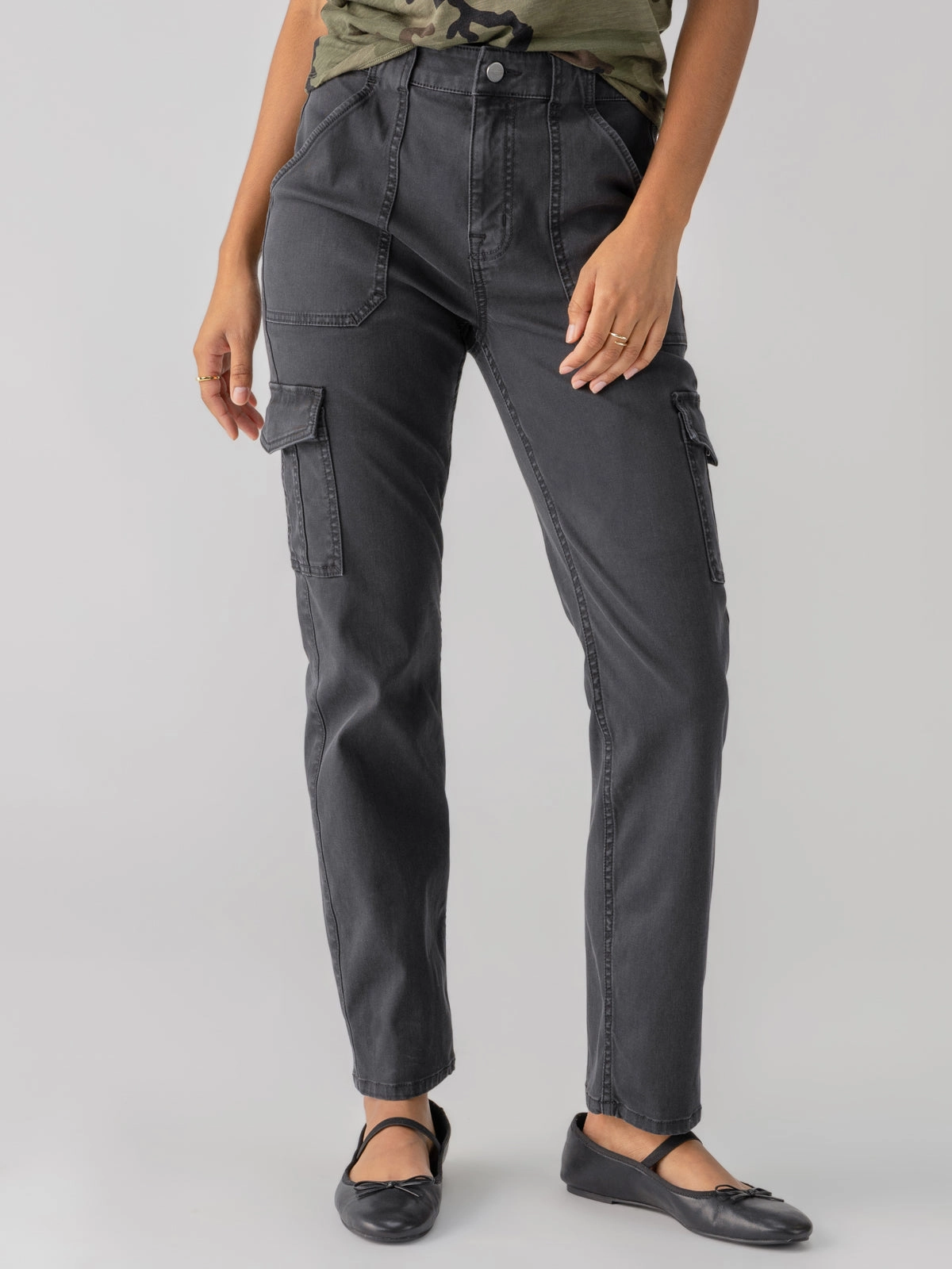 Wrinkle-resistant fabric Lounge-friendly Sculpted Hayden Cargo Standard Rise Pant Black