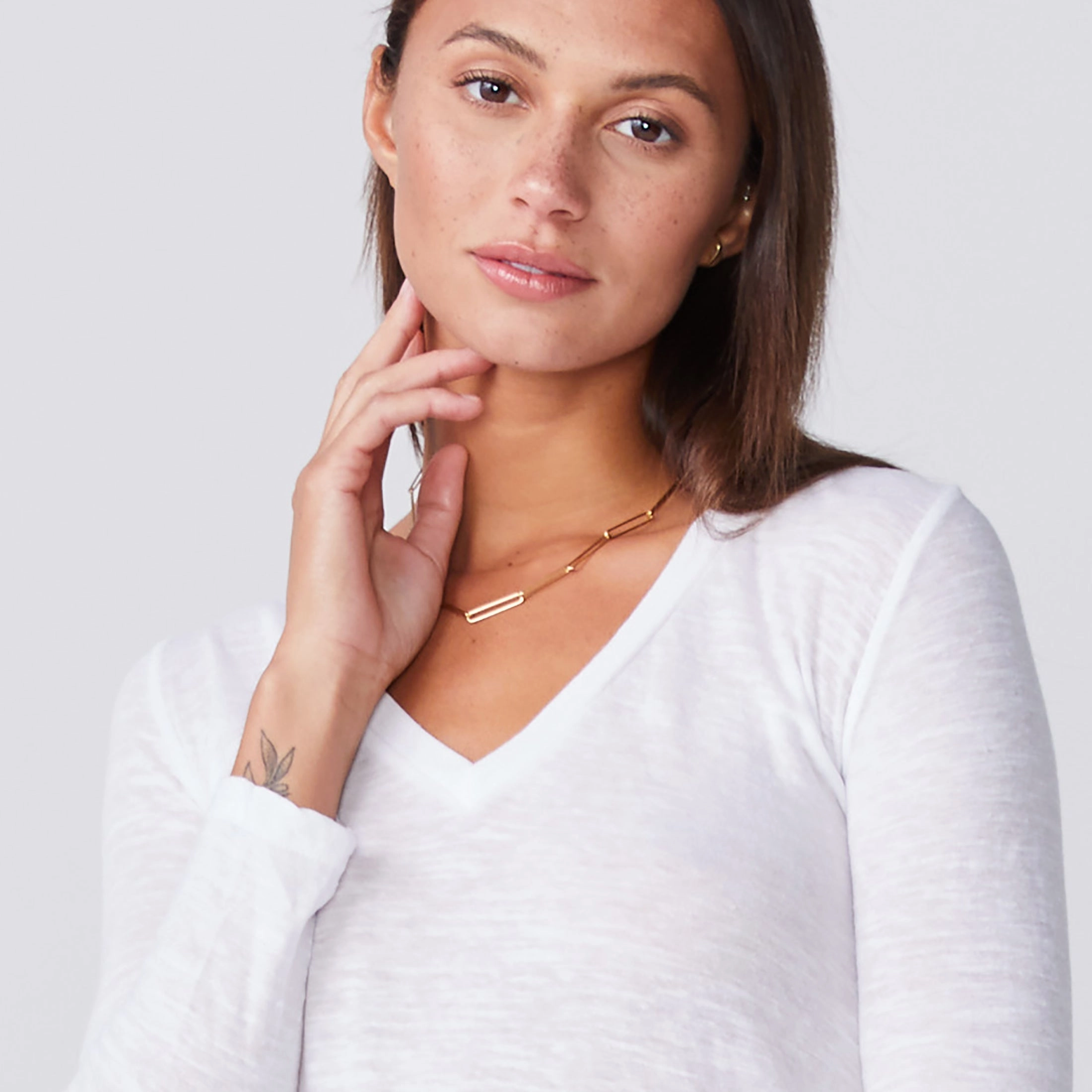 Sporty Comfort Fit Textured Tri-Blend Fitted Long Sleeve V Neck Tee