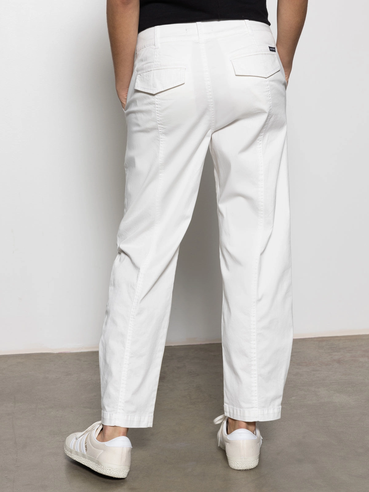 Stretchy Sahara Tapered Standard Rise Pant Chalk