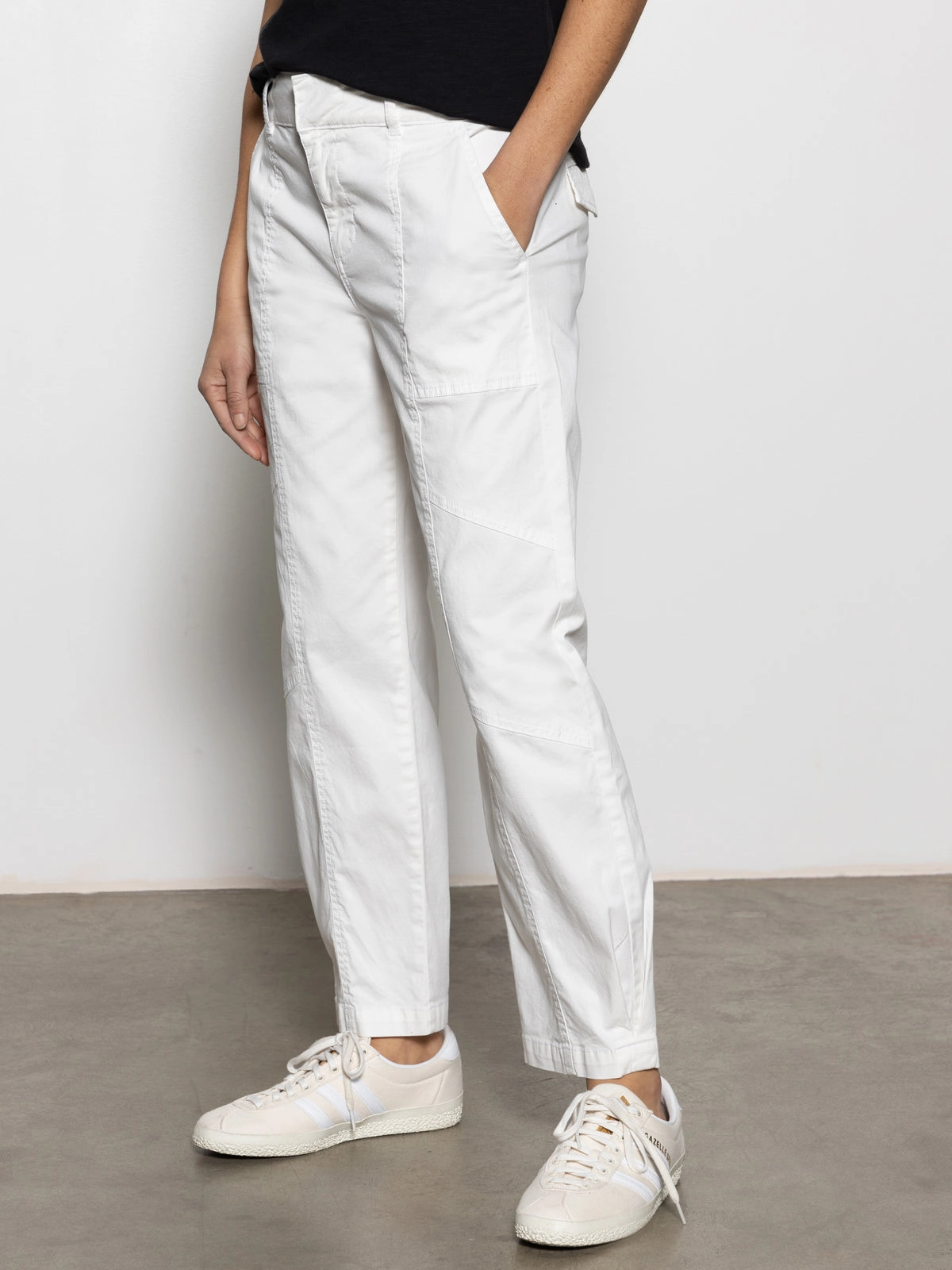 Stretchy Sahara Tapered Standard Rise Pant Chalk