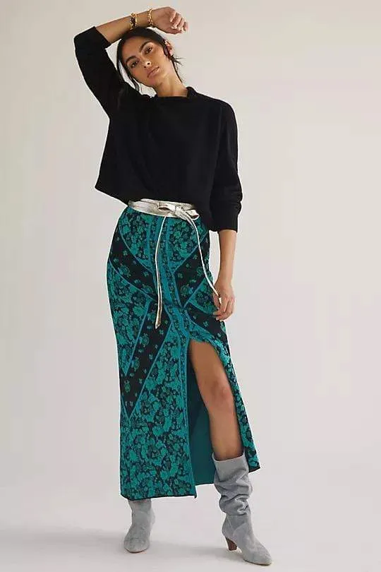 Stylish Apparel Floral Knit Midi Skirt