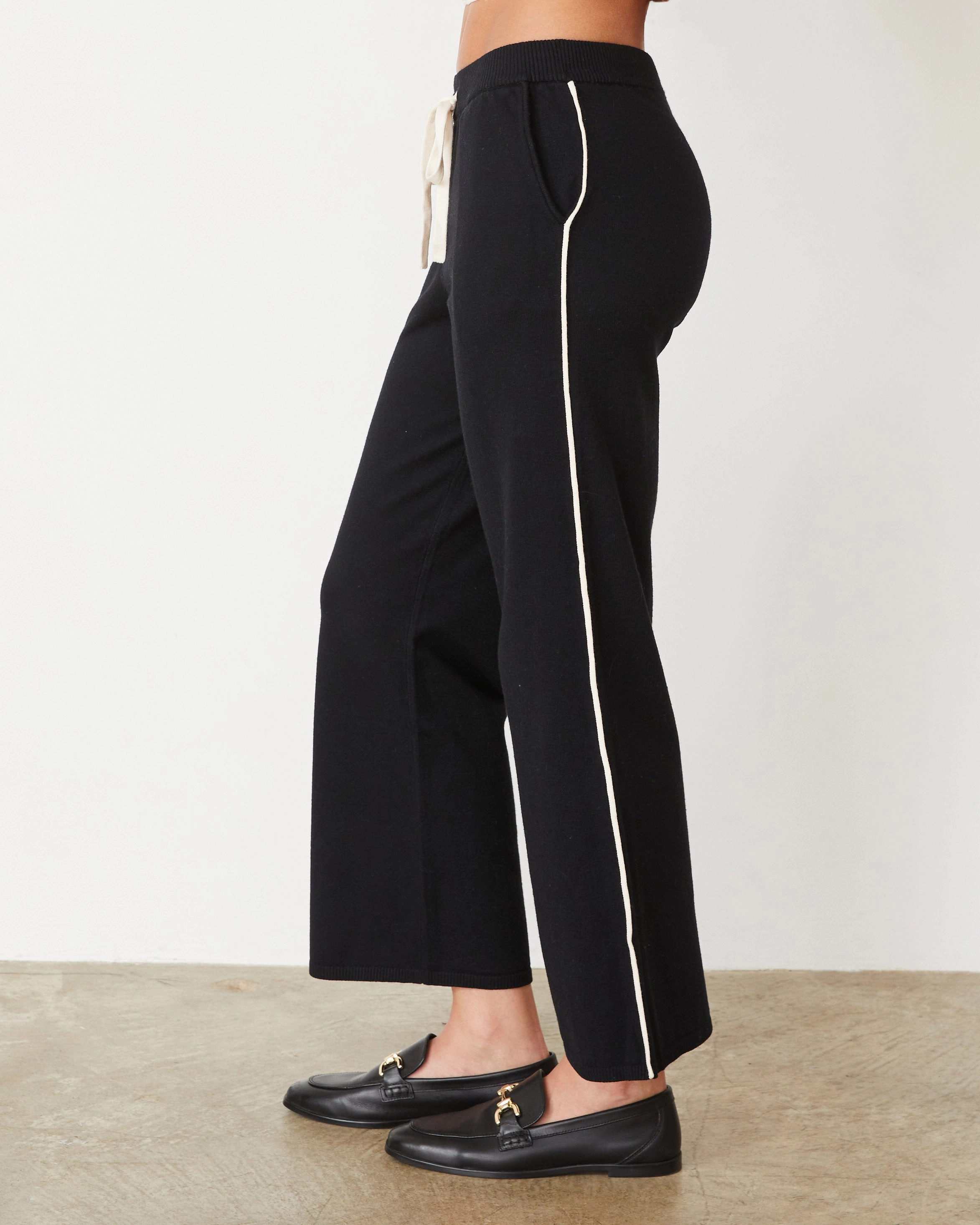 Summer Ready Lightknit Pant With Contrast Piping