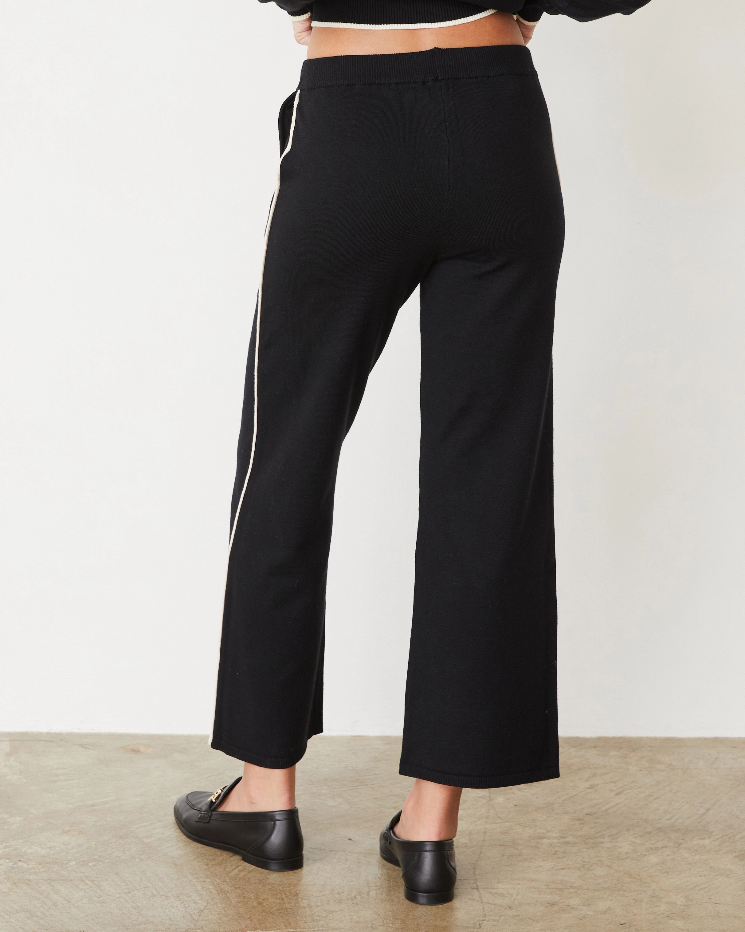 Summer Ready Lightknit Pant With Contrast Piping