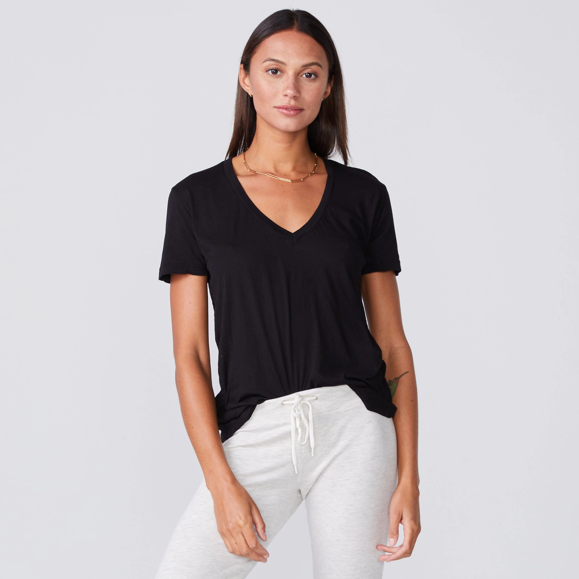 All-Season Wear Travel Outfit Super Fine Jersey Fitted V Neck Tee