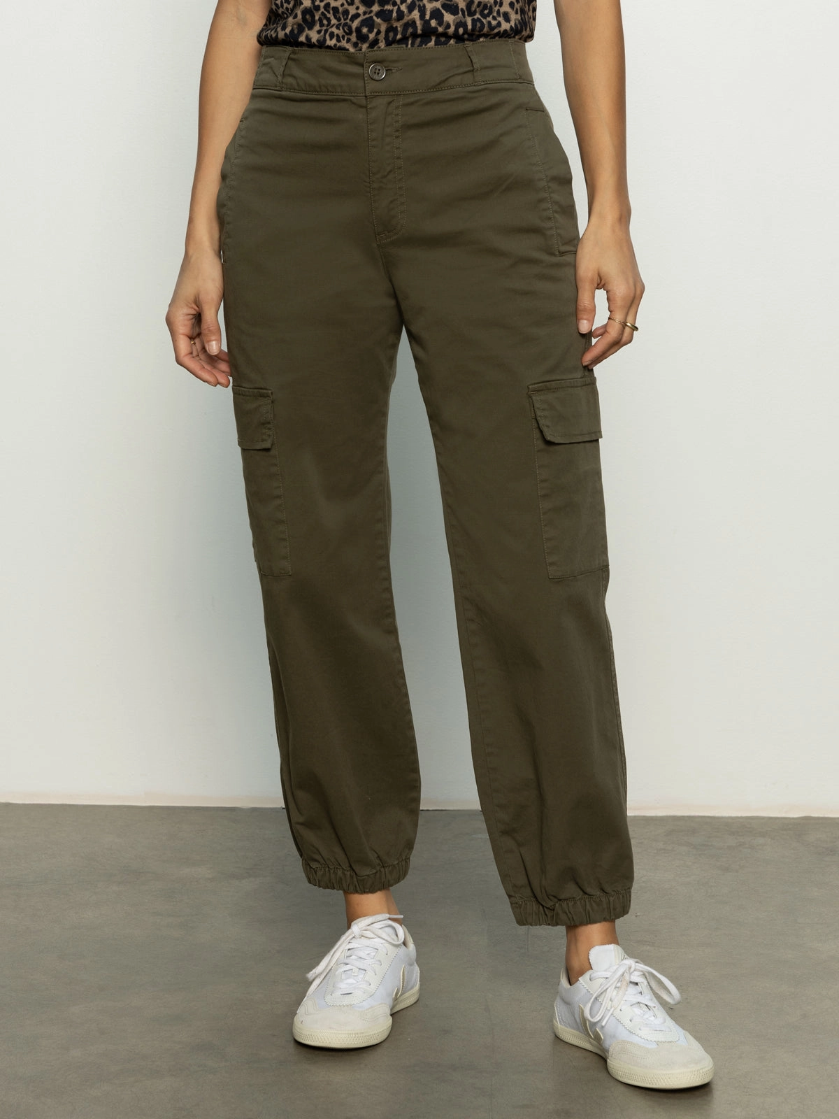 Relaxed Fit Effortless Style Take Over Jogger Mid-Rise Pant Kalamata