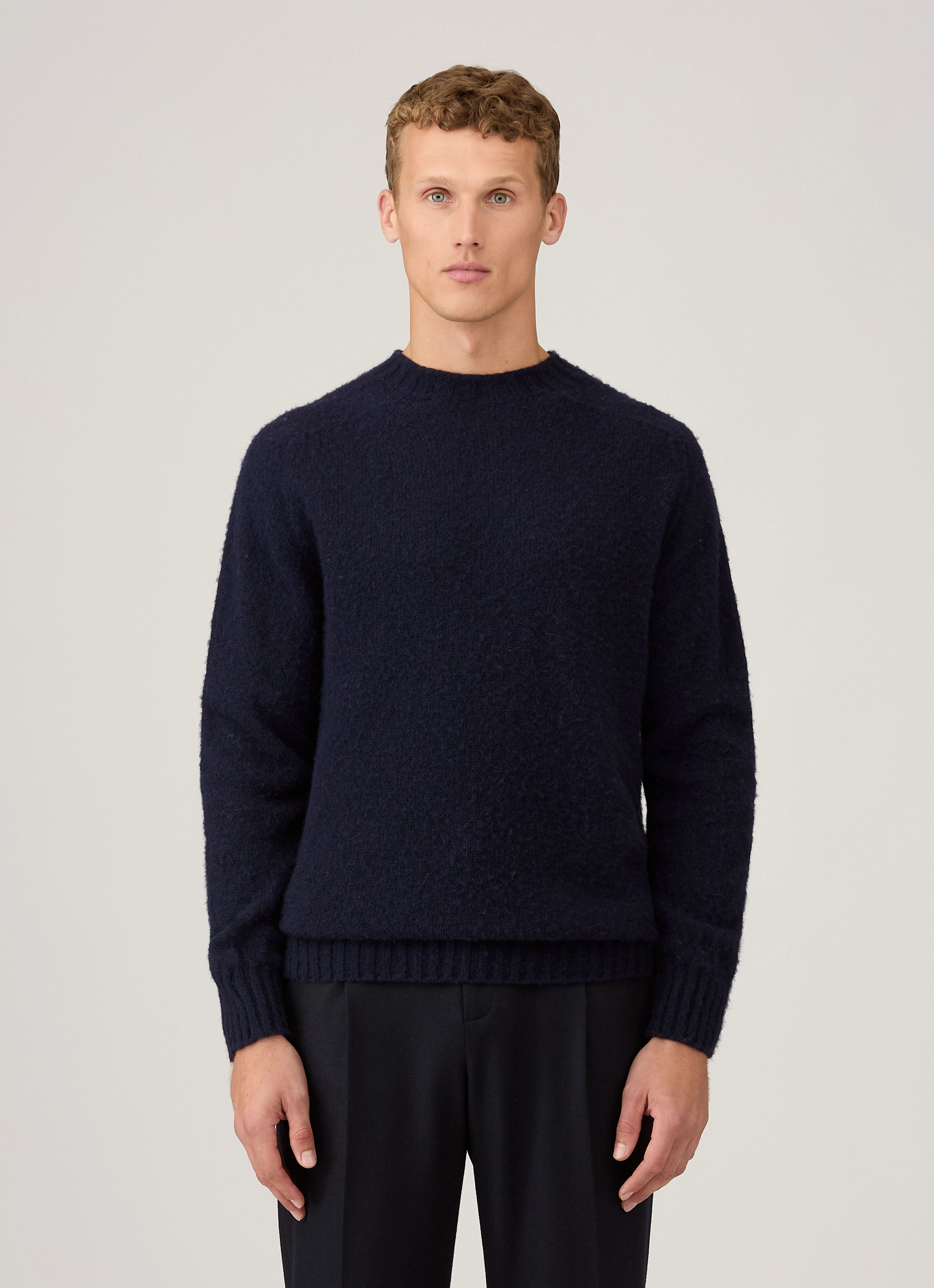 Tall-enhancing Men's Shetland Crew Neck Jumper in Navy