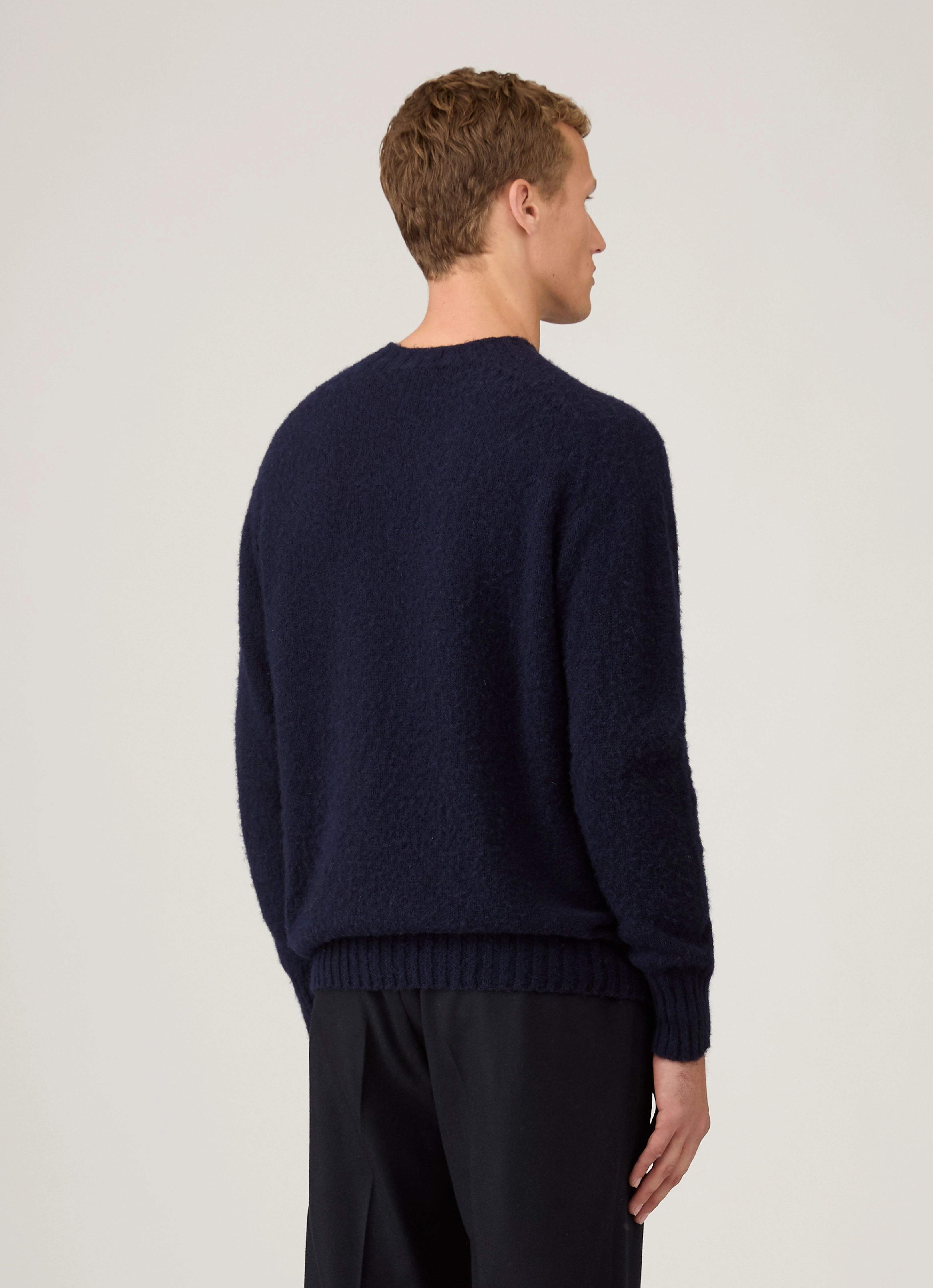 Tall-enhancing Men's Shetland Crew Neck Jumper in Navy