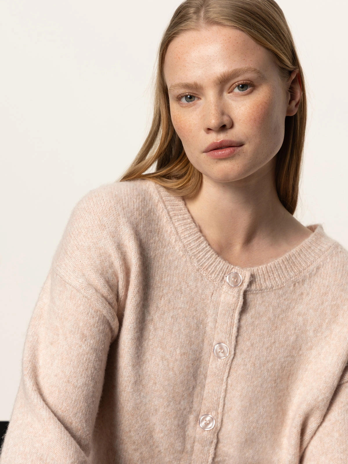 Must-Have Cardi Heather Rose wool material