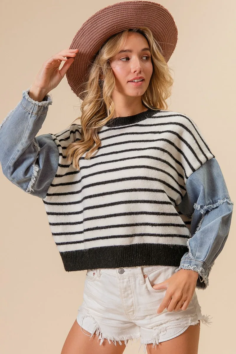 IT1870-01P | WASHED DENIM SLEEVE STRIPED SWEATER Slim Tailored