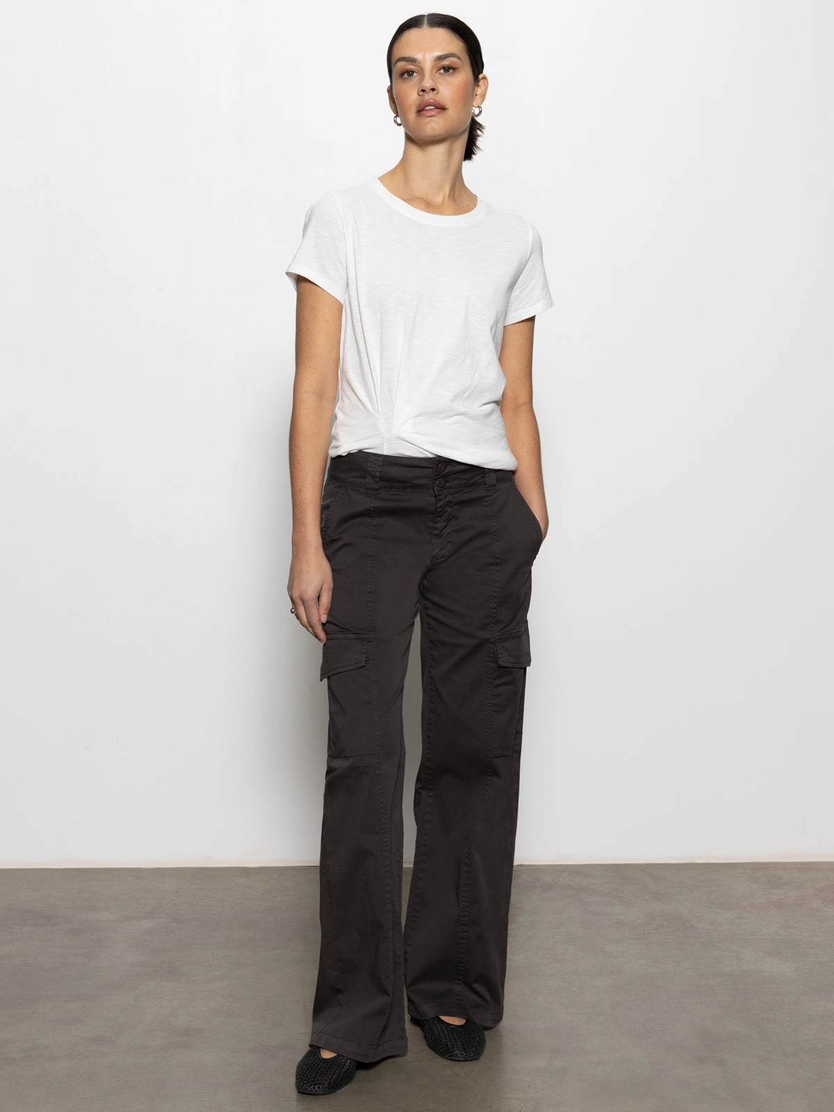 Trendy Design Rebel Standard Rise Straight Leg Pant Obsidian