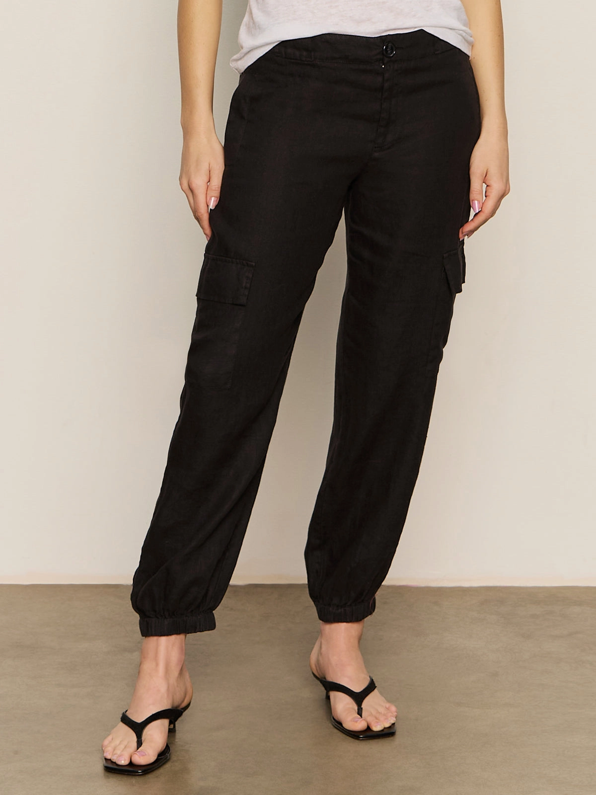 Wrinkle-resistant fabric petite size Take Over Linen Jogger Standard Rise Pant Black
