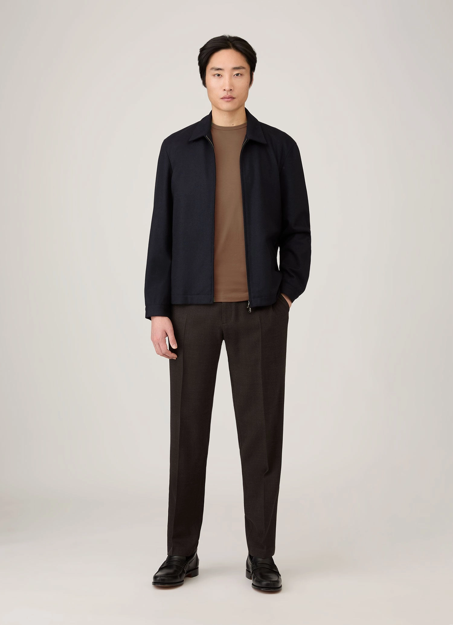 Versatile Form Men's Classic T-shirt in Bark