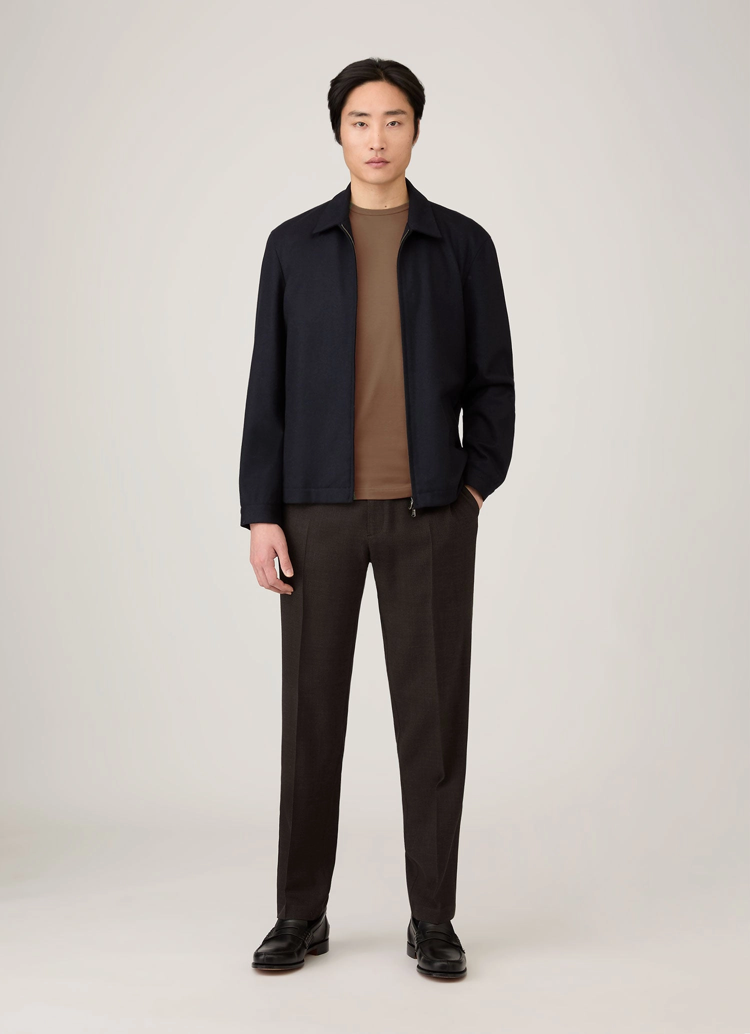 Versatile Form Men's Classic T-shirt in Bark