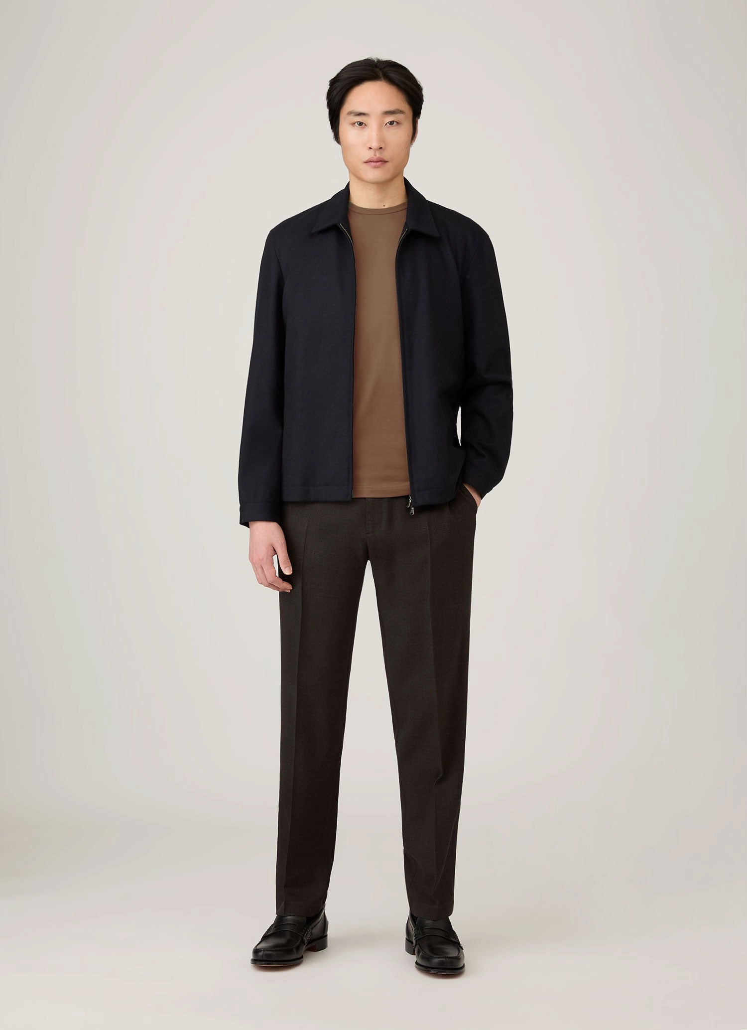 Versatile Form Men's Classic T-shirt in Bark