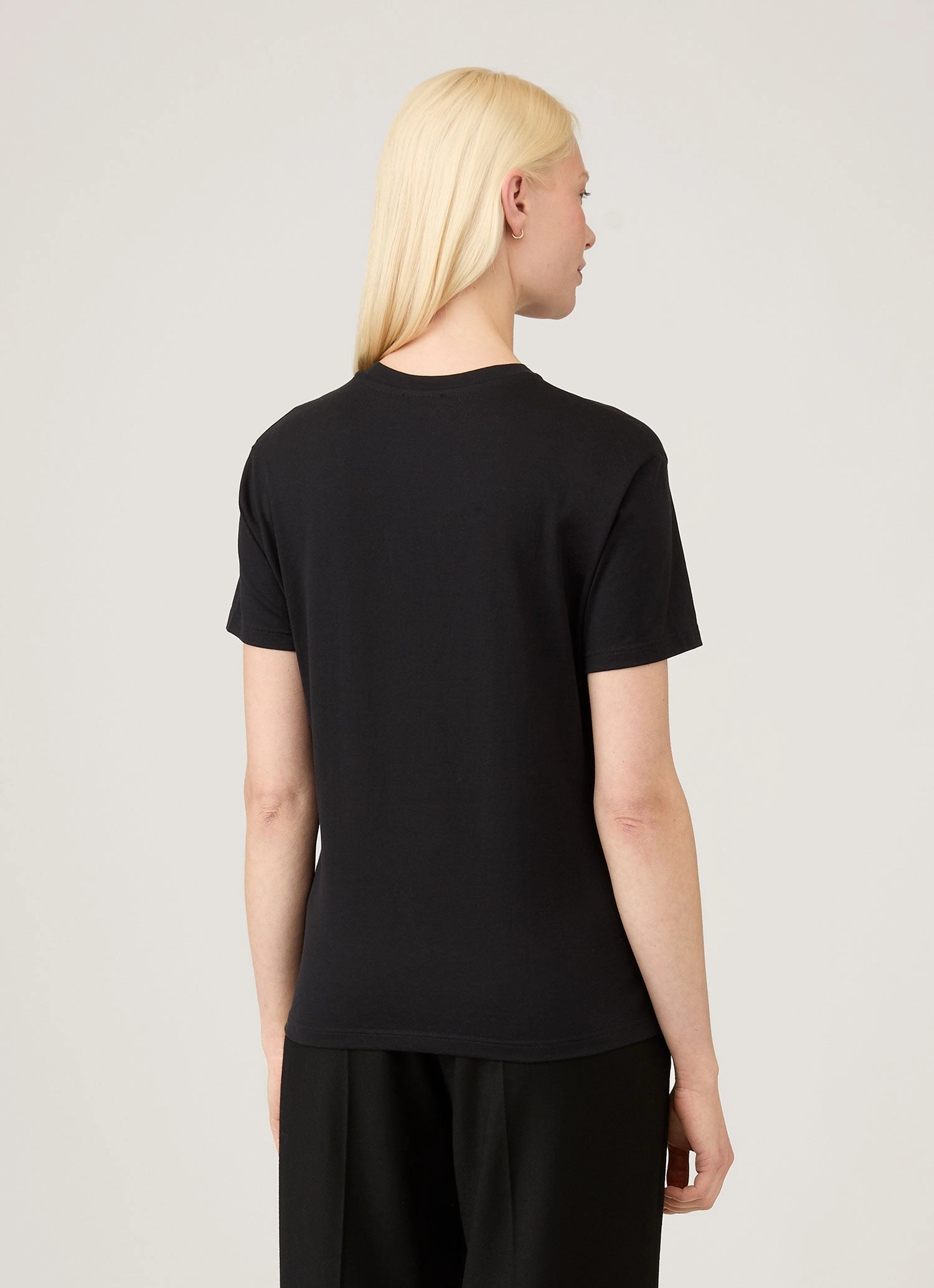 Women's Boy Fit T-shirt in Black Versatile Draping Style