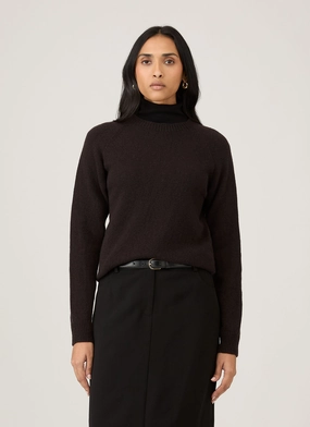 Sweet Style Minimalist Women's Lambswool Crew Neck Jumper in Truffle