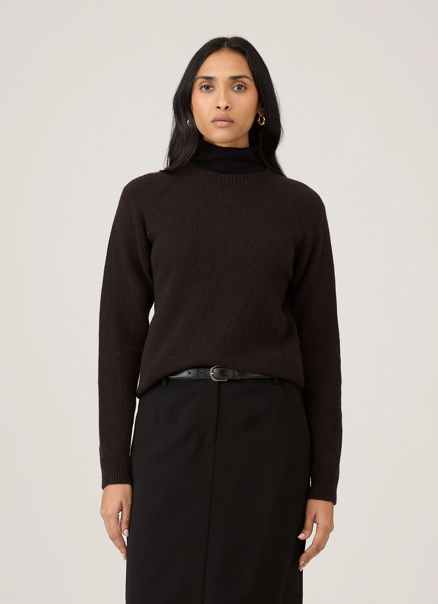 Sweet Style Minimalist Women's Lambswool Crew Neck Jumper in Truffle