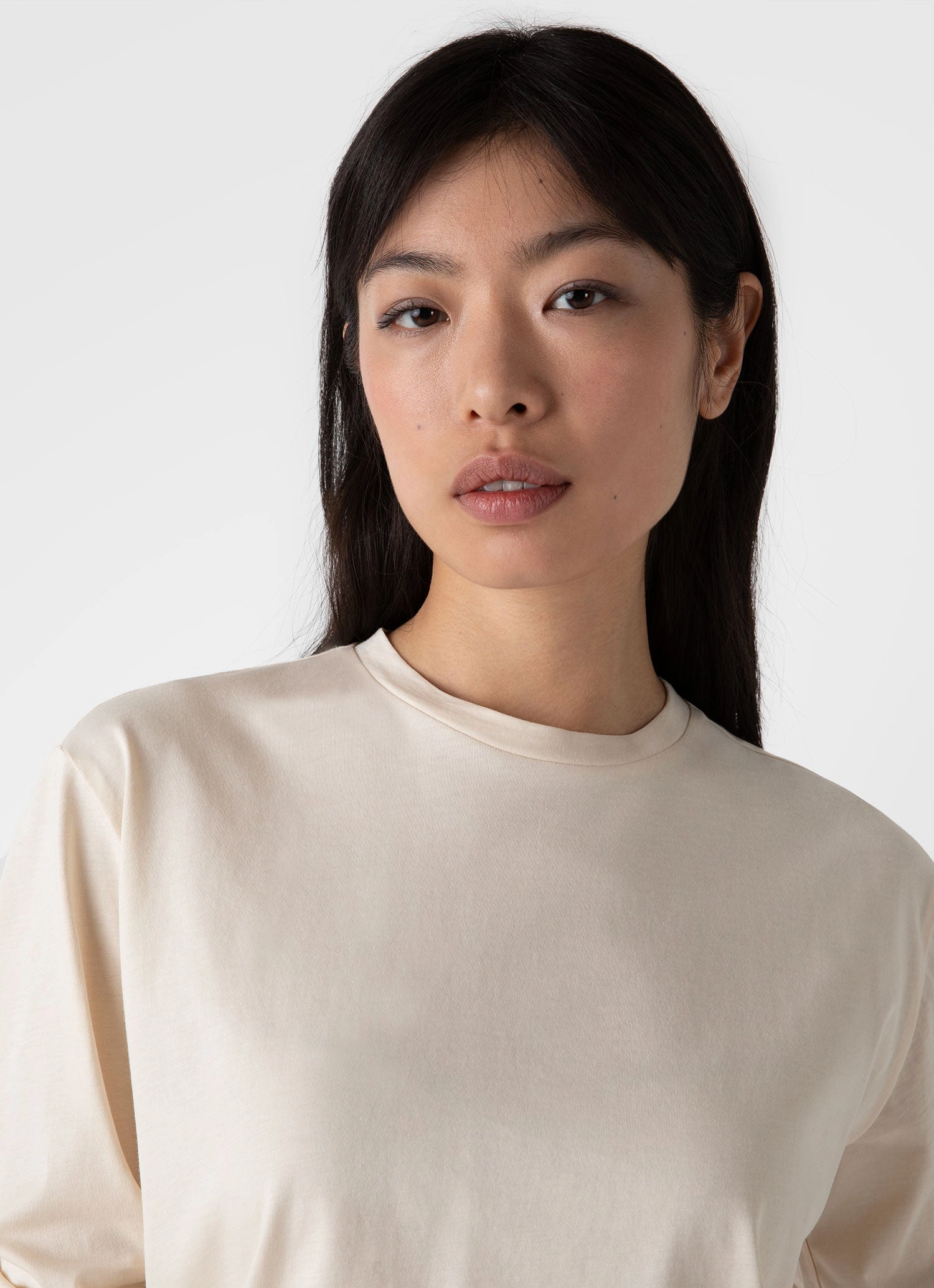 Women's Long Sleeve Boy Fit T-shirt in Undyed Minimalist Draping Wear