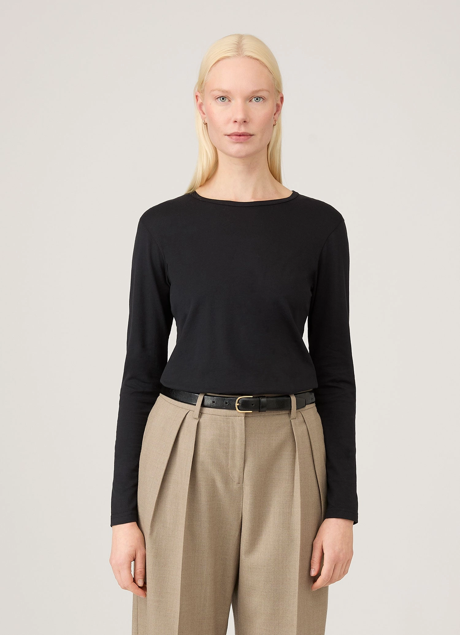 Women's Long Sleeve Classic T-shirt in Black Chic Comfort