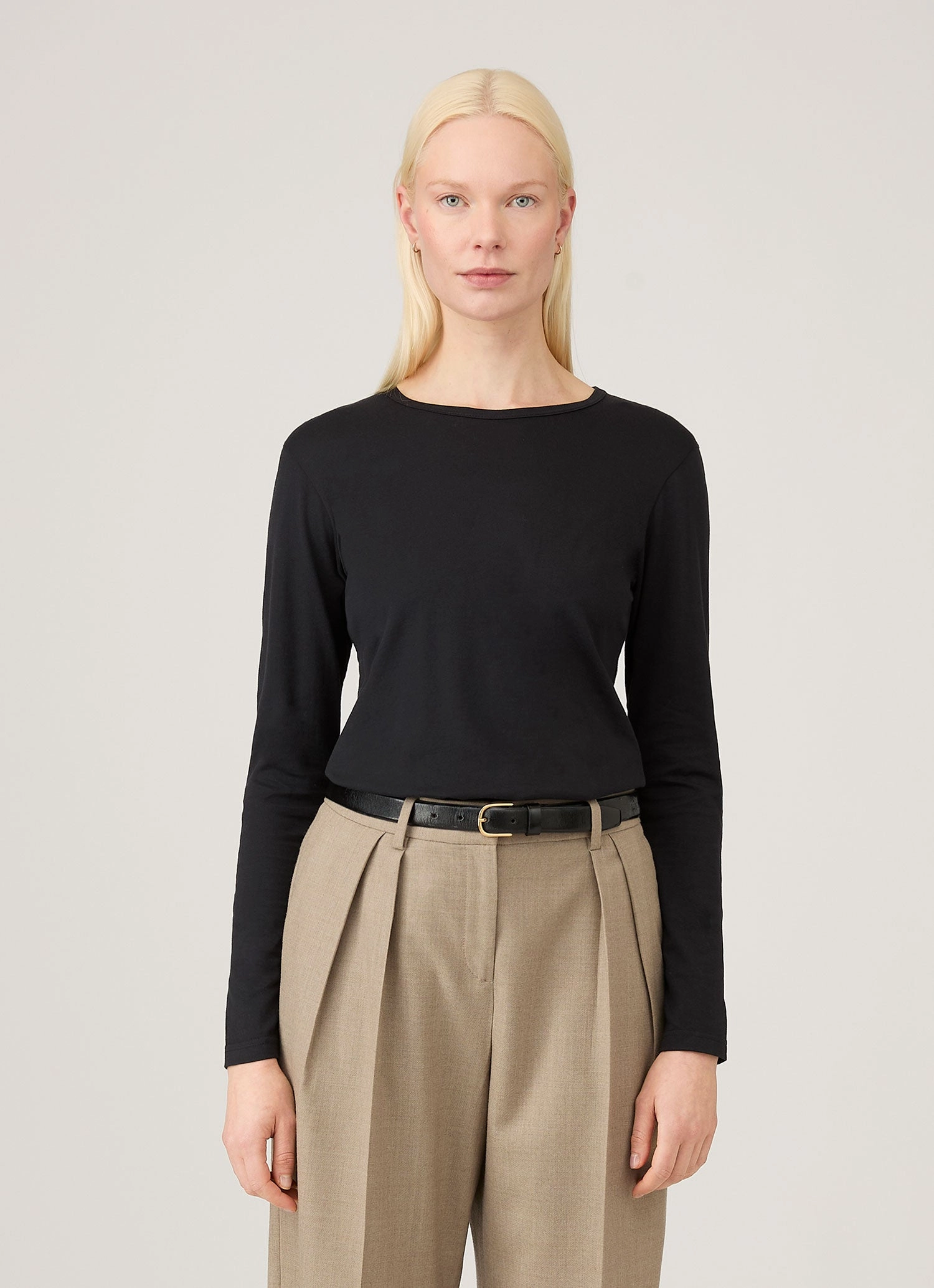 Cozy-fit everyday wear Women's Long Sleeve Classic T-shirt in Black